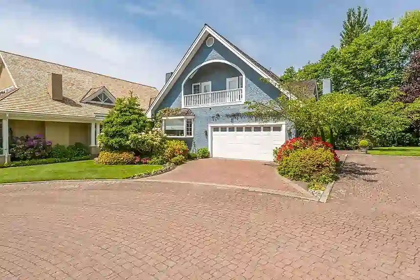 Specialized Garage Door Service in Lethbridge